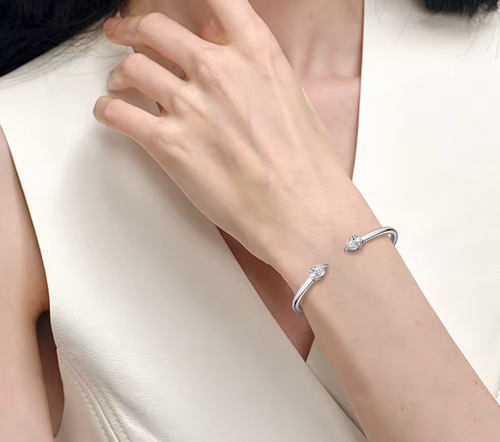 Sweetrain Pear Cut Moissanite Bangle