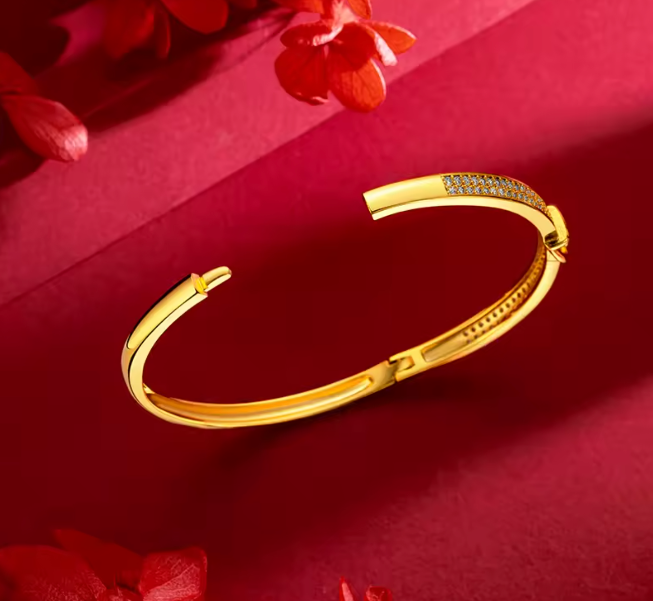 24K Gold Diamond-Studded Horseshoe Buckle Bracelet