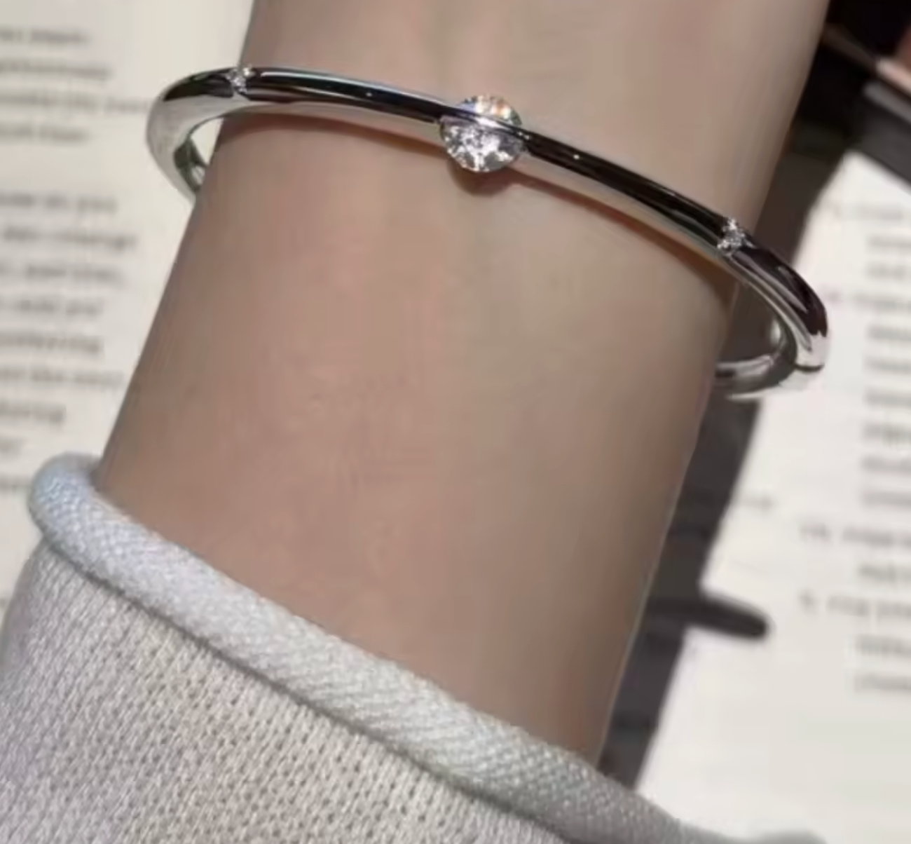 Single Zircon Luxury Bangle  for Women